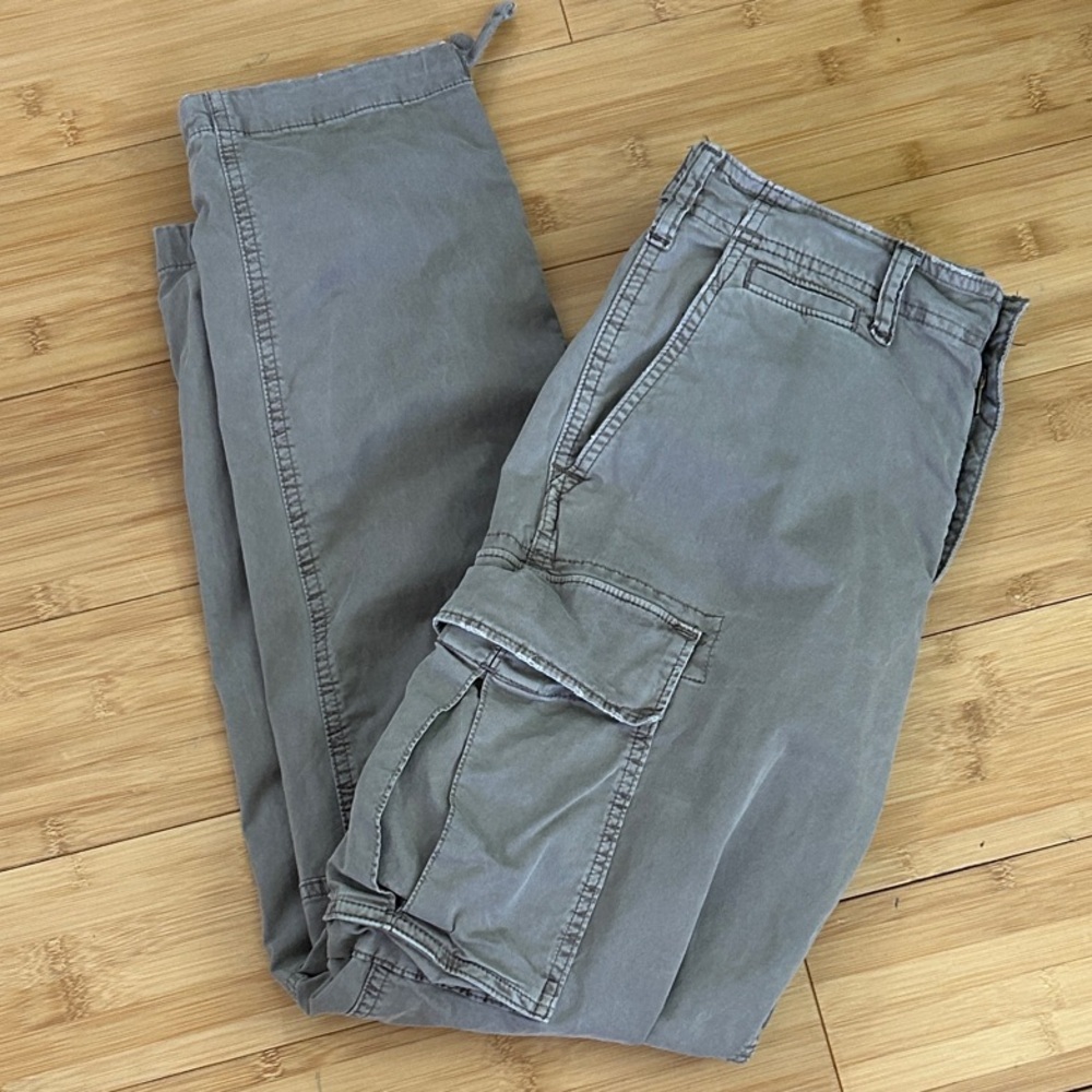 American Eagle Outfitters Men's Cargo Pants in light brown size 28x32